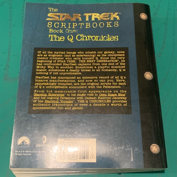 Collectors Star TreckThe Q Chronicles: Script Book #1 - Picture 2 of 5
